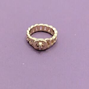 Marc Jacobs "Katie" Turn Lock Style Ring S/M Gold Toned. Size 5-6.